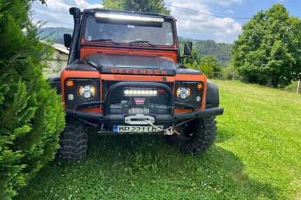 Land Rover Defender Station Wagon