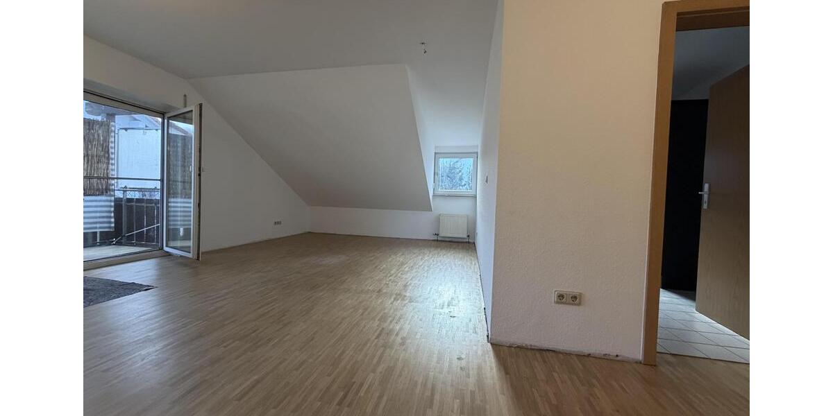 Dachgeschoßwohnung Cleebronn - 3 Zimmer, 91 m&sup2;, 900&euro; | Angebot:26345320