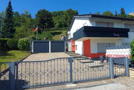 *Provisionsfrei* DHH mit großem Grundstück 6 zimmer