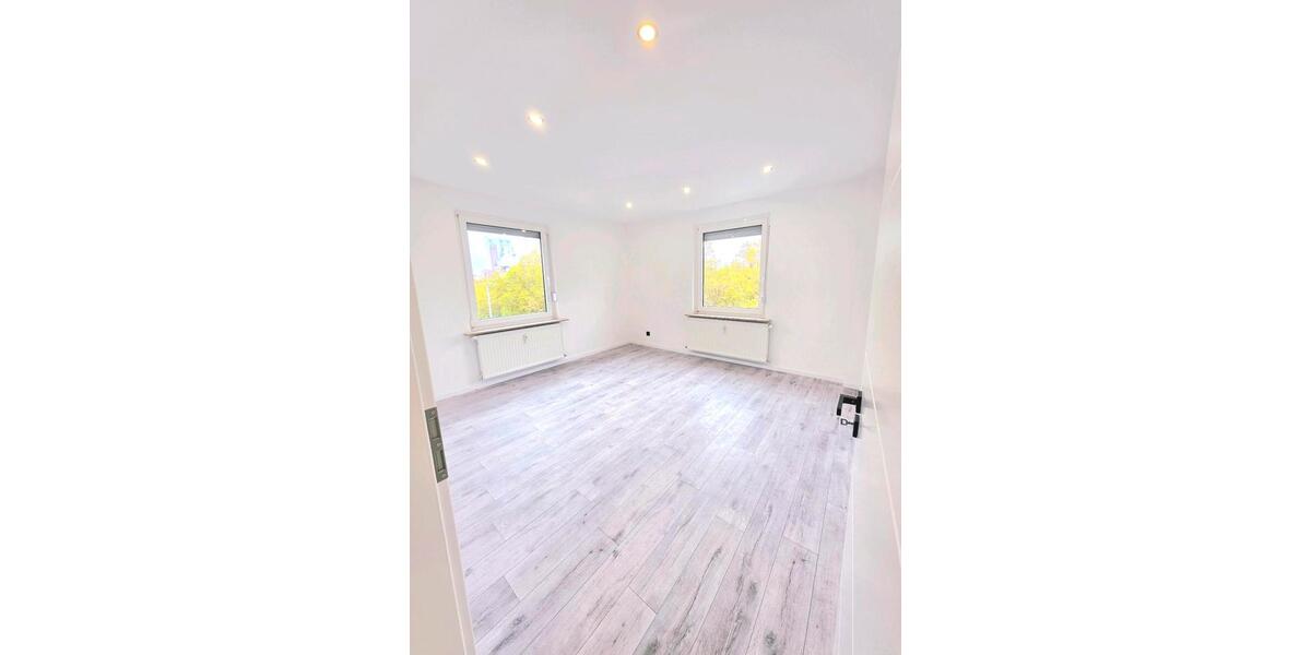 100m² 4,5 Zi. Wohnung | Balkon & Kamin | Erstbezug n. Sanierung 4.5 zimmer