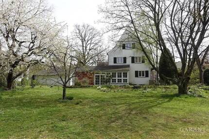 Herrschaftliches Wohnen mit wunderschönem Garten und Praxisanbau. 1 zimmer