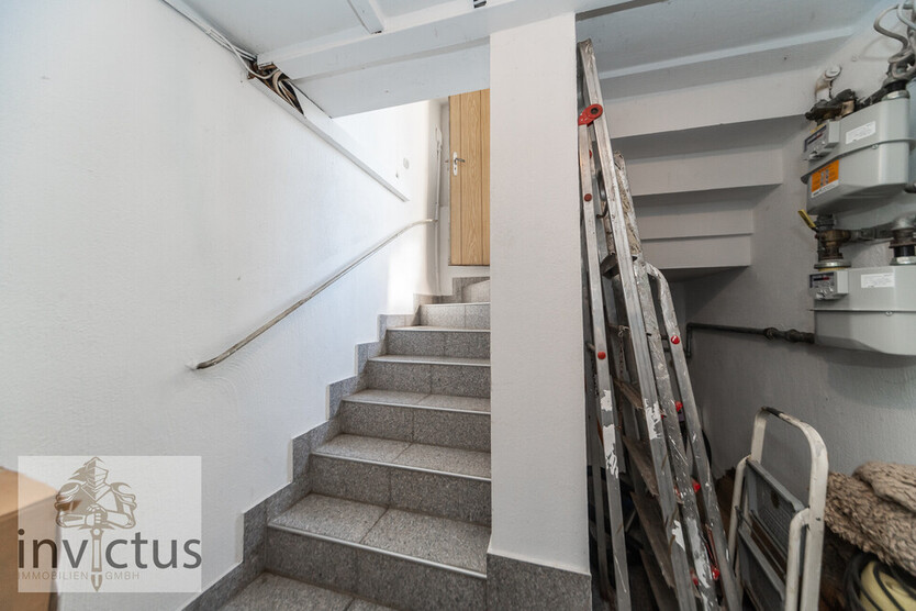 Dreifamilienhaus mit großem Garten, Terrasse u. Loggia! Wohnen und Vermieten unter einem Dach. 8 zimmer