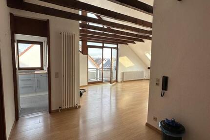 Helle 2.5-Zimmer Dachgeschosswohnung ab 01.02.26 KM:900€ 2 zimmer