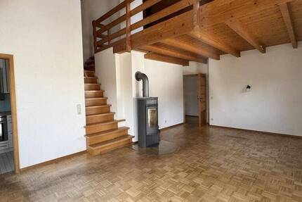 Schicke Maisonette-Wohnung in Toplage von Öhringen-Süd mit großer Terrasse, Kaminofen und Galerie 4 zimmer