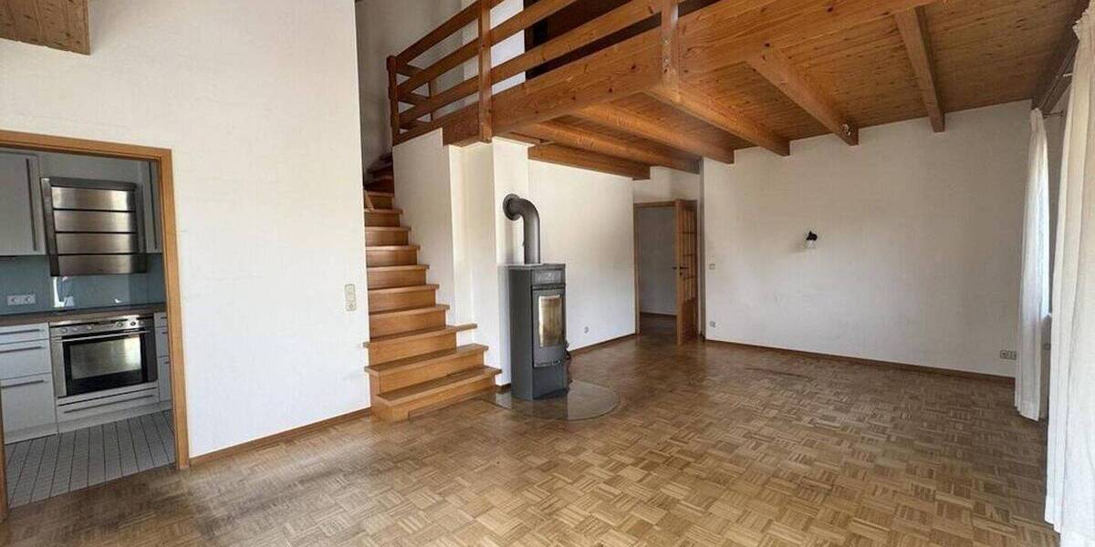 Schicke Maisonette-Wohnung in Toplage von Öhringen-Süd mit großer Terrasse, Kaminofen und Galerie 4 zimmer