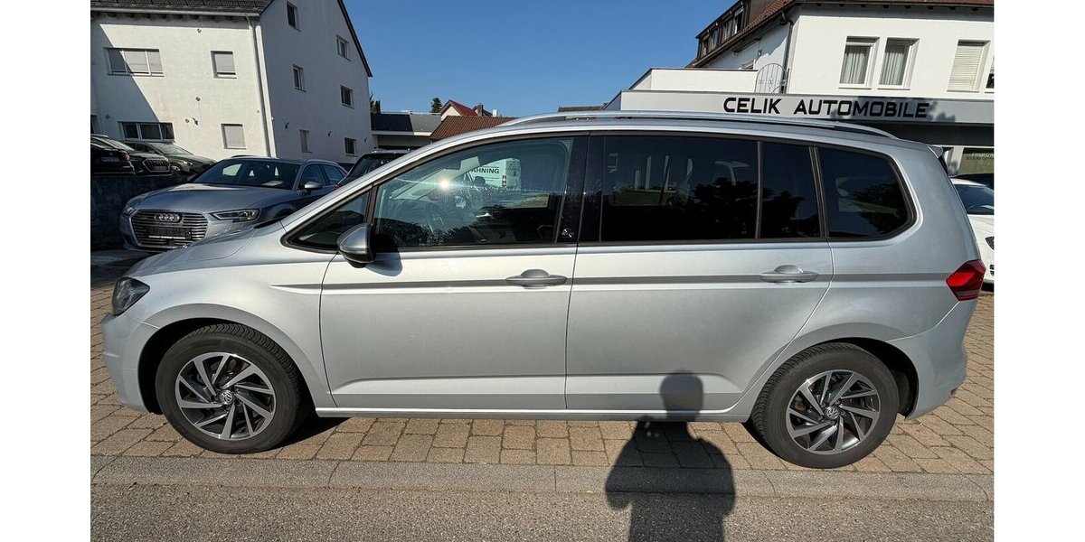 VW Touran Sound BMT/Start-Stopp Navi ACC 157.000 km 10.990 &euro; Neckarsulm 74172