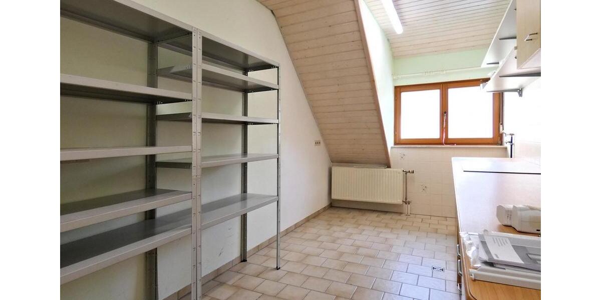 Dachgeschoßwohnung Heilbronn Frankenbach - 4.5 Zimmer, 137 m&sup2;, 1.100&euro; | Angebot:25416706