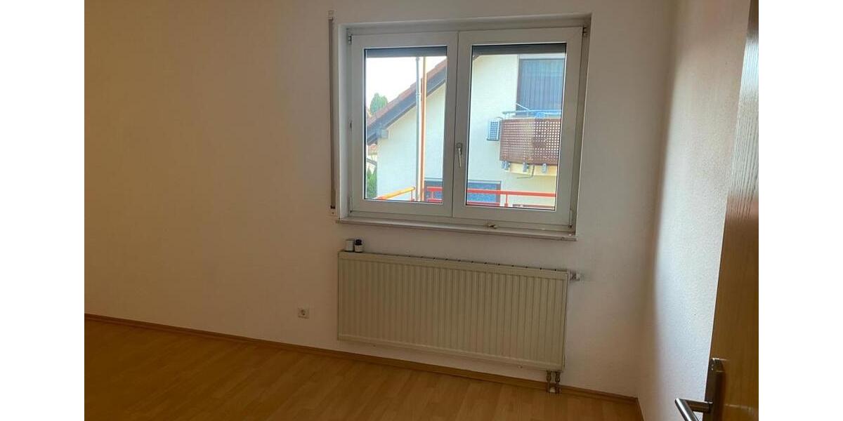 Hochparterre Brackenheim - 3.5 Zimmer, 75 m&sup2;, 1.400&euro; | Angebot:25865107