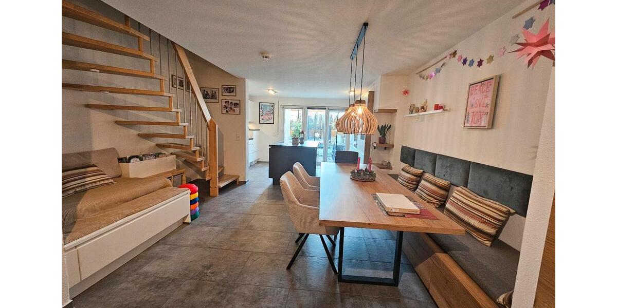 Modernes 5,5 Zi.Reihenhaus mit hochwertiger Wohnküche 5 zimmer