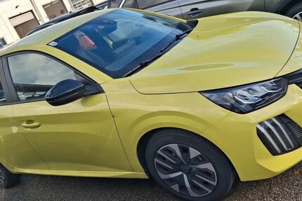 Peugeot 208 17.700 km 13.500 &euro; Adolzfurt 74626