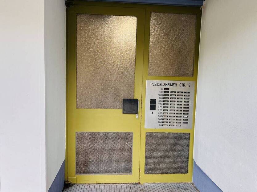 Helle 4,5 Zimmer-Wohnung mit Balkon, Aufzug und Tiefgaragenstellplatz in ruhiger Lage von Ludwigsburg