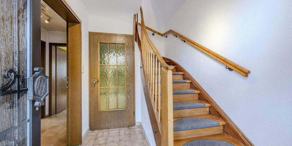 Doppelhaushälfte mit traumhafter Terrasse 7 zimmer