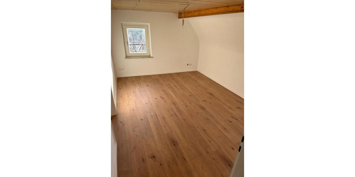 Dachgeschoßwohnung Gundelsheim - 3 Zimmer, 65 m&sup2;, 700&euro; | Angebot:26415084