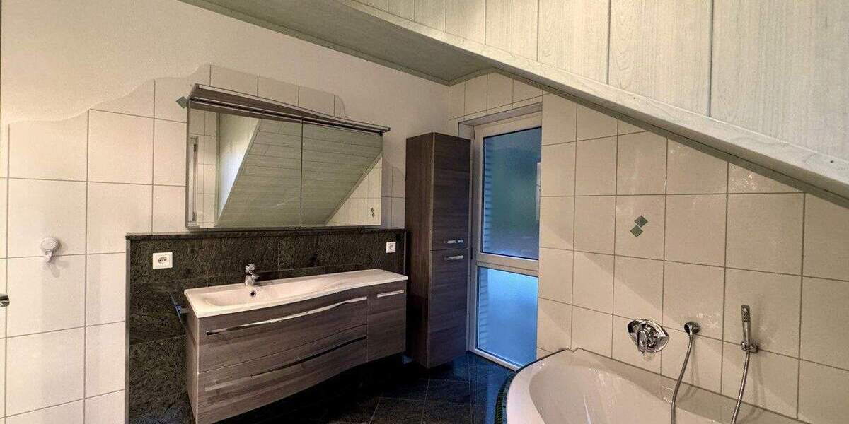 Einfamilienhaus Neckarzimmern - 6 Zimmer, 315 m&sup2;, 2.600&euro; | Angebot:24504270