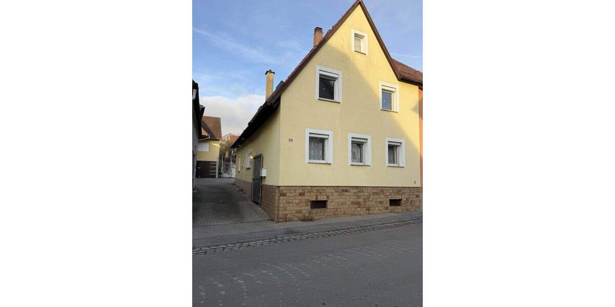 Gemütliches Wohnhaus mit Scheune, Innenhof Stellplätze für 6 Autos, Garten 5 zimmer