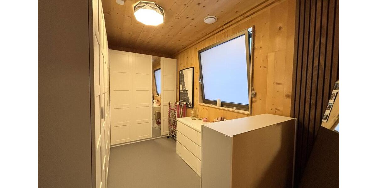 Stilvoll wohnen: Moderne 3,5-Zimmer-Maisonette mit Balkon und Stellplatz 3 zimmer