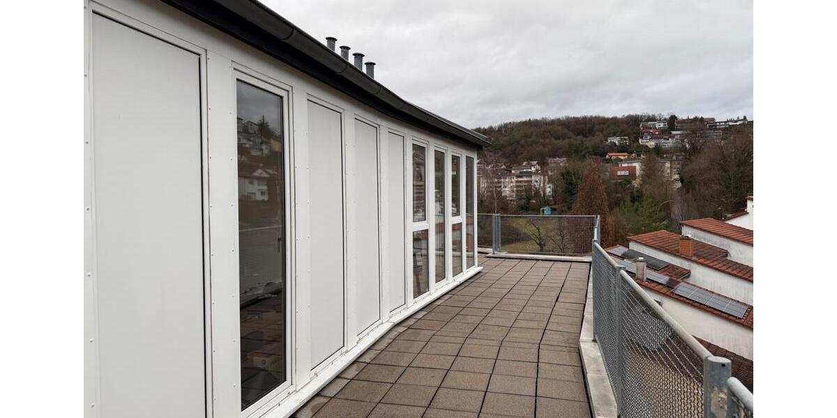 Penthouse-Feeling in Mosbach – Dachterrasse, Aufzug & Tiefgarage 1 zimmer