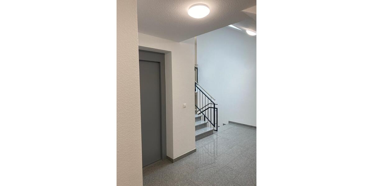 Moderne Dachgeschosswohnung mit Loggia, Einbauküche + Stellplätze zimmer