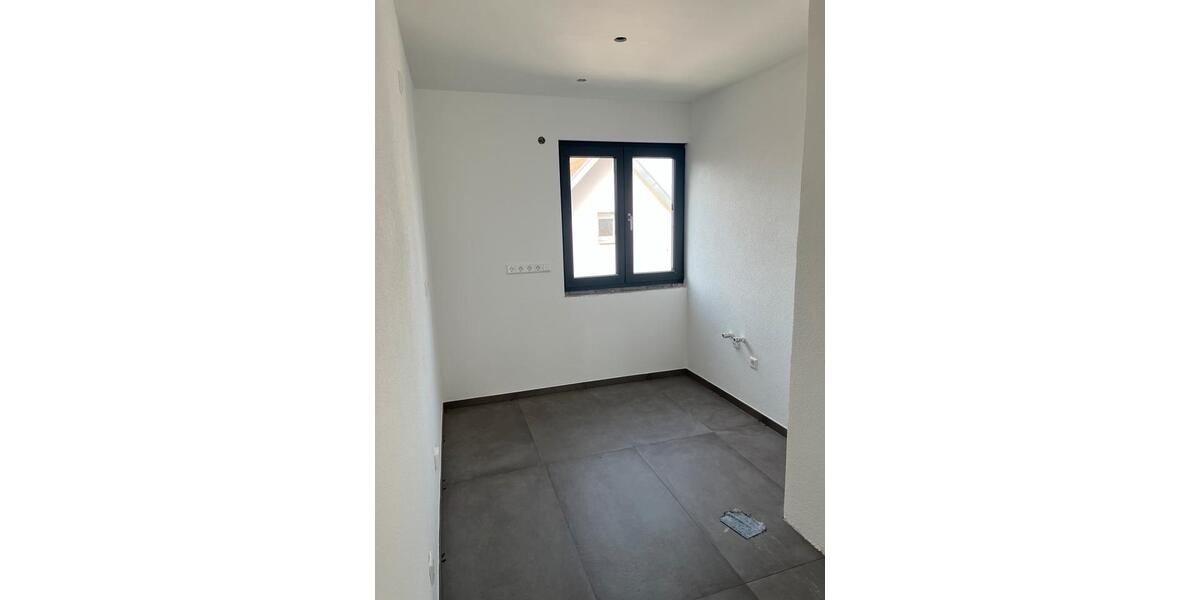 Dachgeschoßwohnung Asperg - 3 Zimmer, 73 m&sup2;, 1.450&euro; | Angebot:25390627