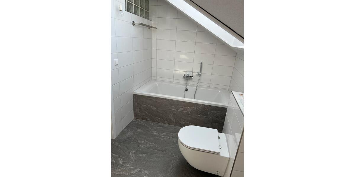 Doppelhaushälfte Oberstenfeld - 8 Zimmer, 170 m&sup2;, 1.700&euro; | Angebot:26495713