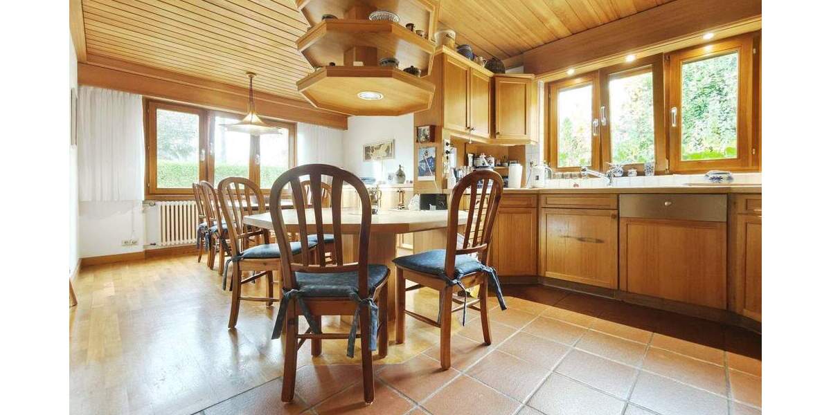 Vielfältig nutzbares 4-Familienhaus in gefragter Lage von Ludwigsburg-Pflugfelden 1 zimmer