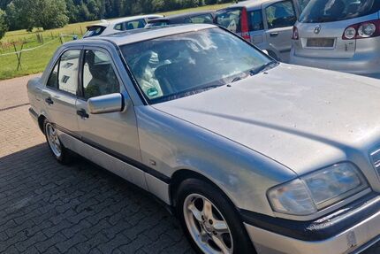 Mercedes-Benz C 180 169.000 km 2.200 &euro; Langenbrettach 74243