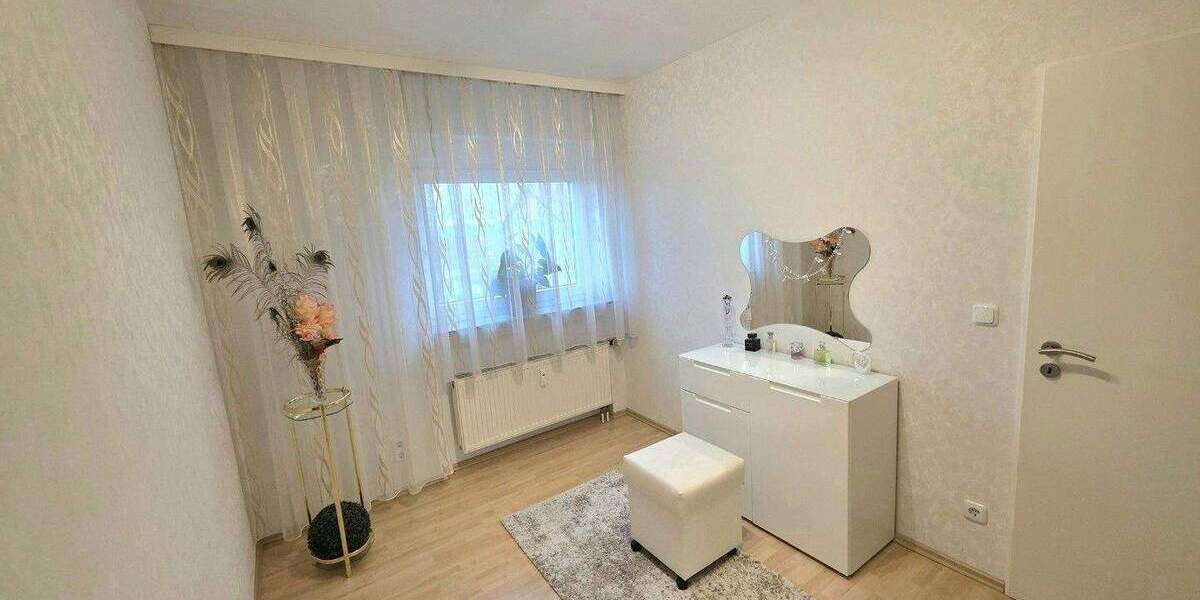 Schöne gemütliche Wohnung in sehr ruhiger Sackgassen Lage mit herrlichem Ausblick. Provisionsfrei. 3 zimmer