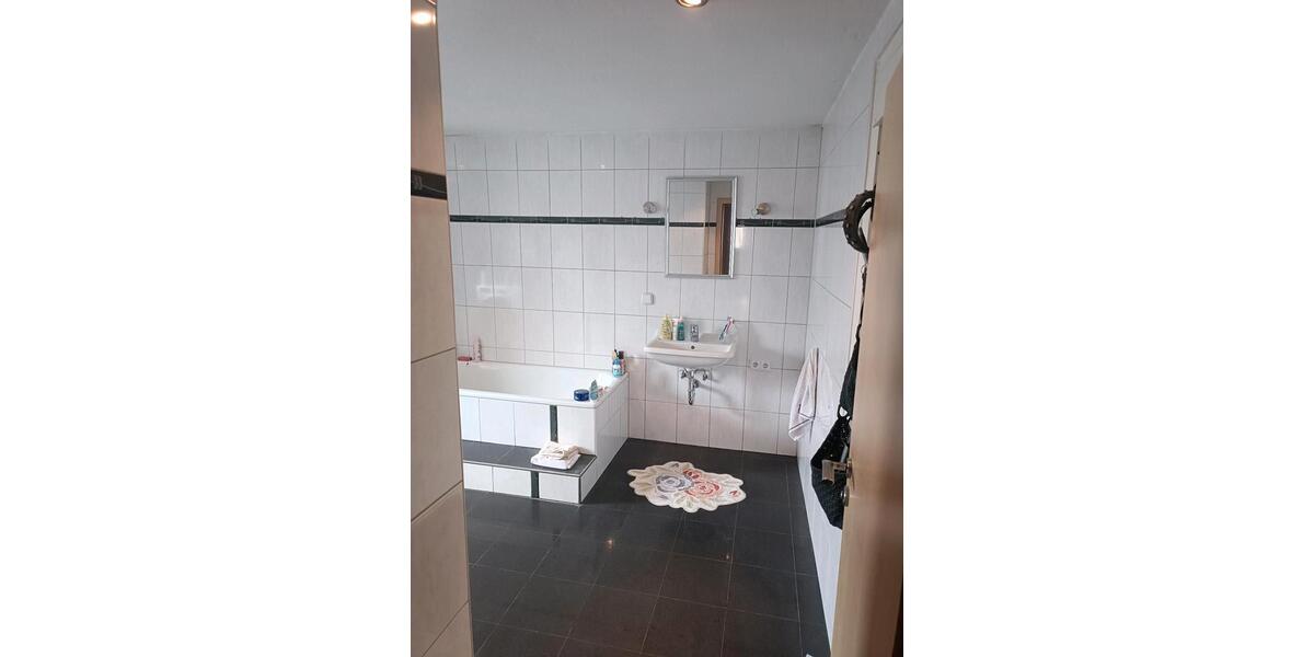 Maisonettenwohnung Flein - 6 Zimmer, 200 m&sup2;, 450&euro; | Angebot:26648277