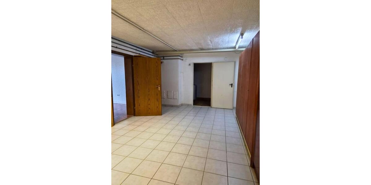 Etagenwohnung Sinsheim - 6 Zimmer, 190 m&sup2;, 1.300&euro; | Angebot:26566841
