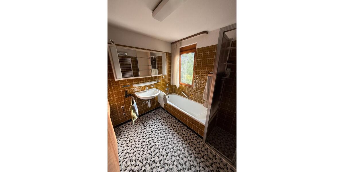 Einfamilienhaus Wüstenrot - 12 Zimmer, 131 m&sup2;, 1.500&euro; | Angebot:26122485