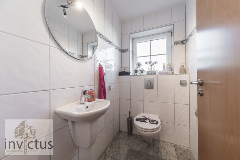 Wohnen mit Stil: Großzügiges Haus mit 6 Zimmern, Wintergarten, Doppelgarage, Kamin & Einliegerwhg! 6.5 zimmer