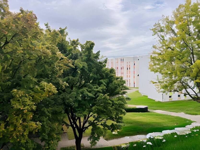Helle 4,5 Zimmer-Wohnung mit Balkon, Aufzug und Tiefgaragenstellplatz in ruhiger Lage von Ludwigsburg