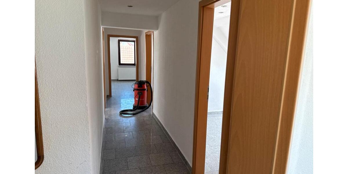 Dachgeschoßwohnung Gemmingen - 4 Zimmer, 90 m&sup2;, 1.400&euro; | Angebot:26396617