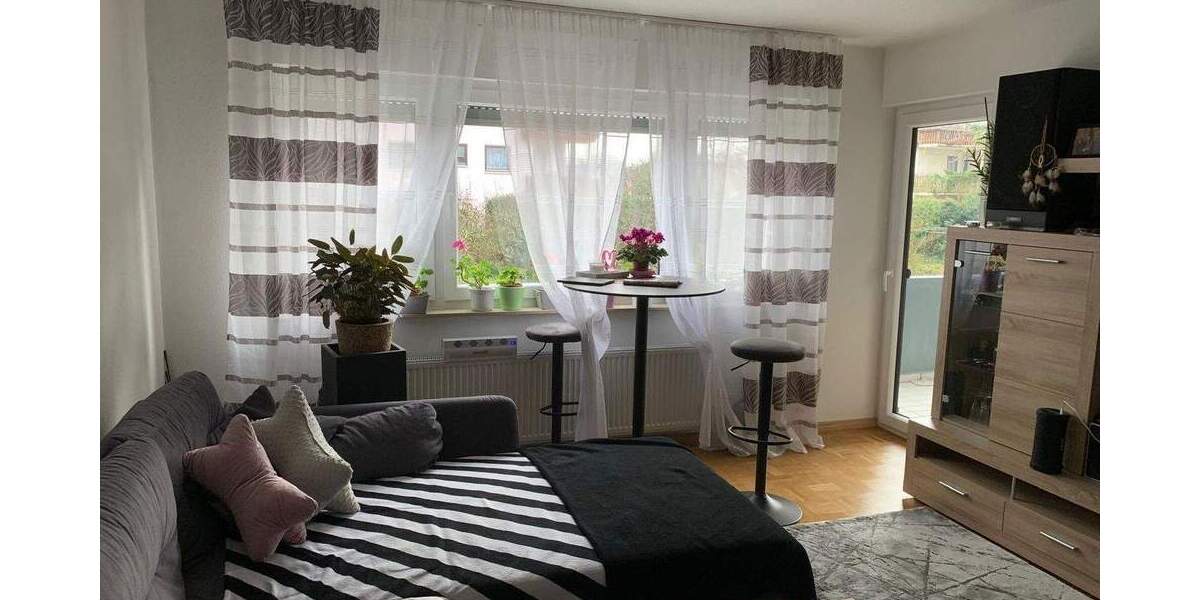 Attraktive 2-Zimmer-Wohnung mit Balkon, EBK, Stellplatz, Keller in Heilbronn-Horkheim 2 zimmer