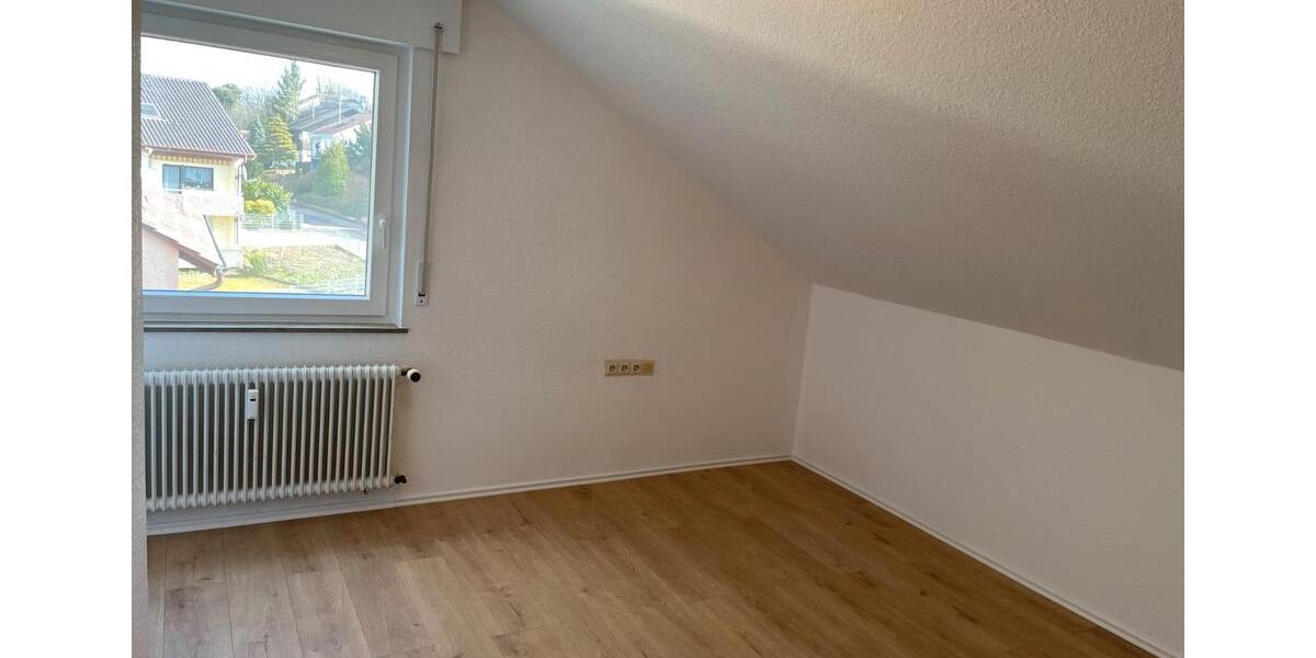 Dachgeschoßwohnung Sternenfels - 3 Zimmer, 69 m&sup2;, 750&euro; | Angebot:26477383