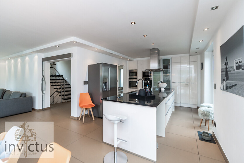 Design trifft Komfort – außergewöhnliches Einfamilienhaus mit Garten und Weinbergblick 8 zimmer