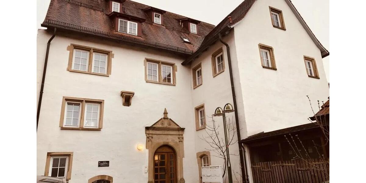 Wohnen in einem Schloss | 4-Zimmer-Altbauwohnung 4 zimmer