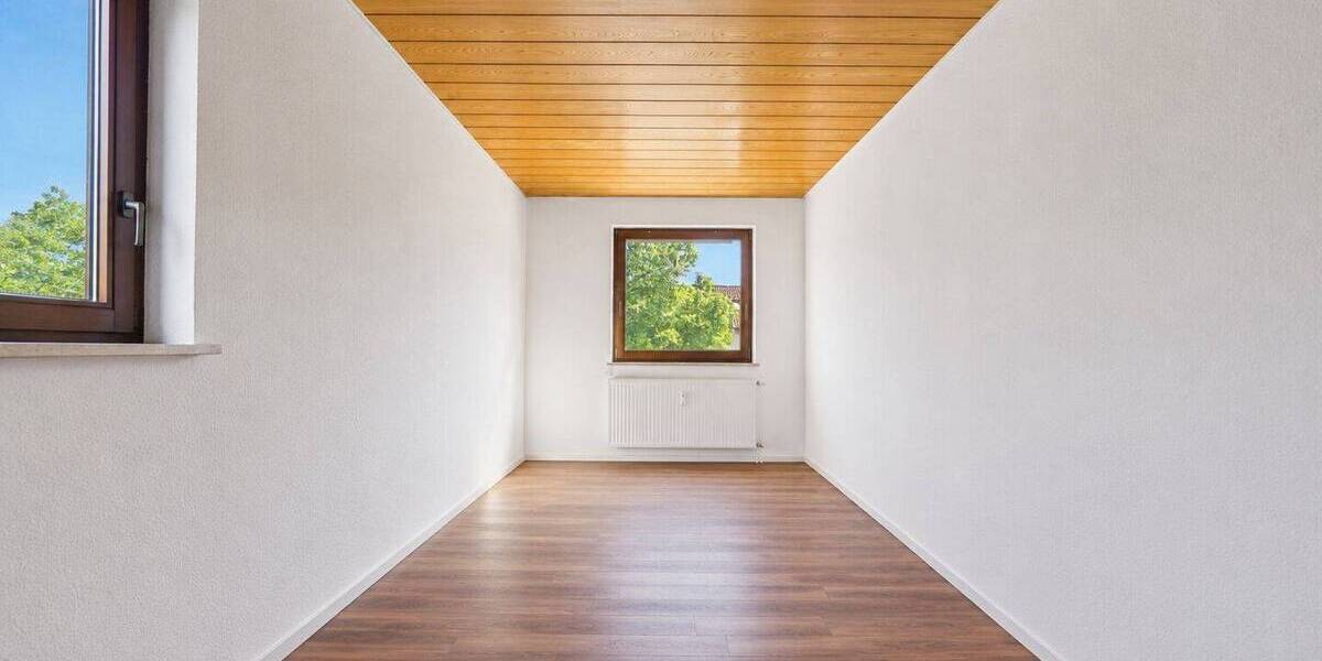 Etagenwohnung Kirchheim am Neckar - 4 Zimmer, 119 m&sup2;, 260.000&euro; | Angebot:26869039