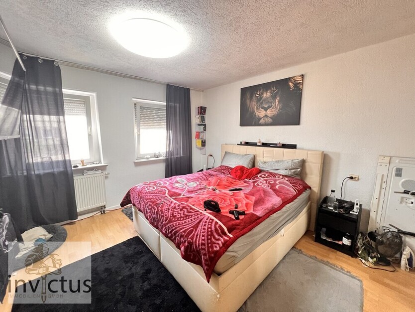Investition mit Perspektive, sanierungsbedürftige 4- Zimmer Wohnung im Erdgeschoss