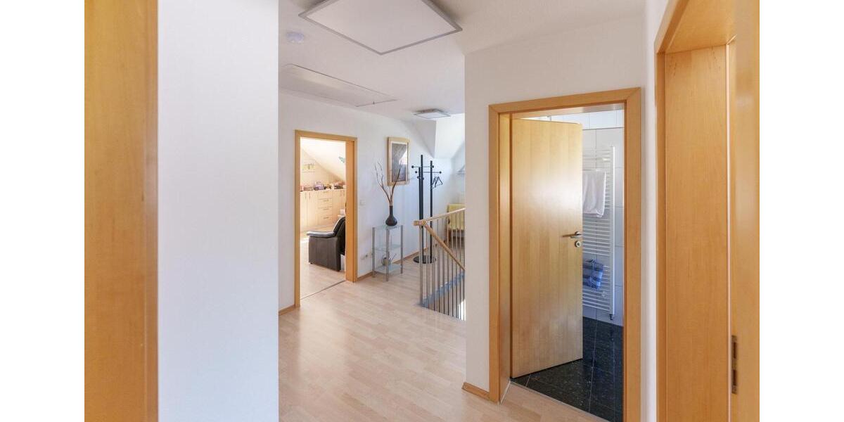 Einfamilienhaus Bad Friedrichshall - 6 Zimmer, 240 m&sup2;, 2.650&euro; | Angebot:25832076