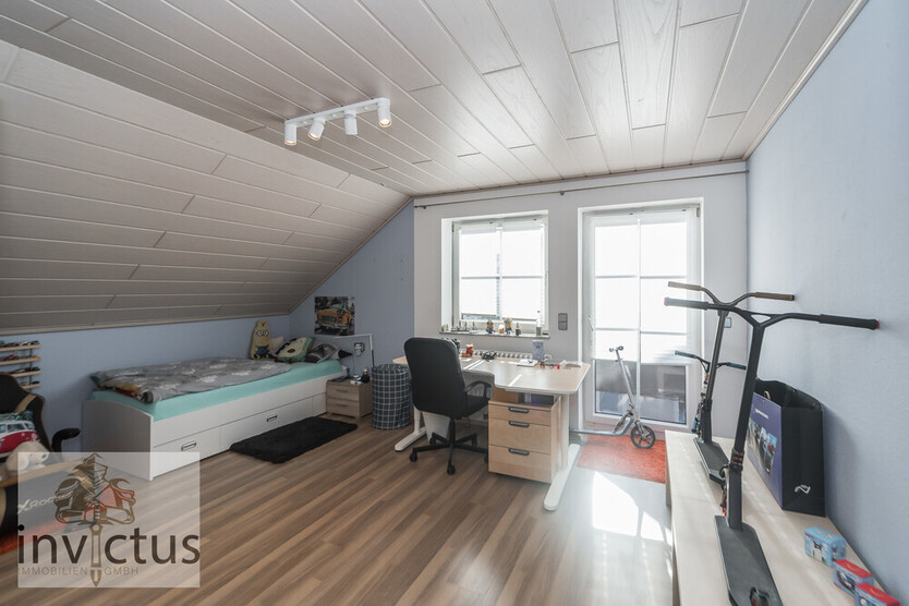 Wohnen mit Stil: Großzügiges Haus mit 6 Zimmern, Wintergarten, Doppelgarage, Kamin & Einliegerwhg! 6.5 zimmer