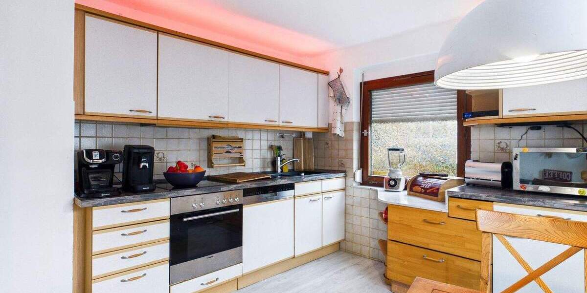 Mehrfamilienhaus, Wohnhaus Ludwigsburg Neckarweihingen - 6 Zimmer, 180 m&sup2;, 698.000&euro; | Angebot:25772242