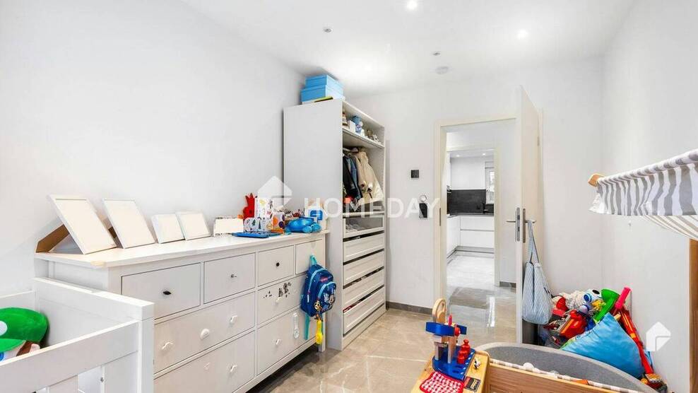 Luxuriös und komplett möbliert: Hochwertige 4-Zimmer-Wohnung mit EBK, Loggia, Fitnessbereich und TG 4 zimmer