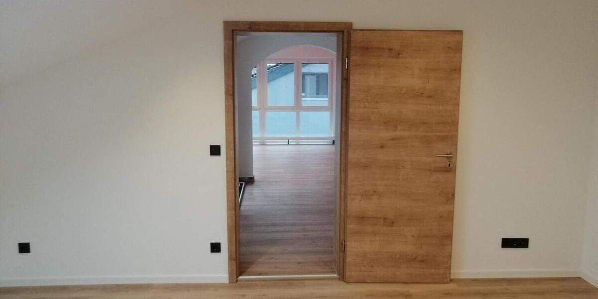 Stilvolle Dachgeschosswohnung in Heilbronn-Kirchhausen *2025 kernsaniert* 3 zimmer