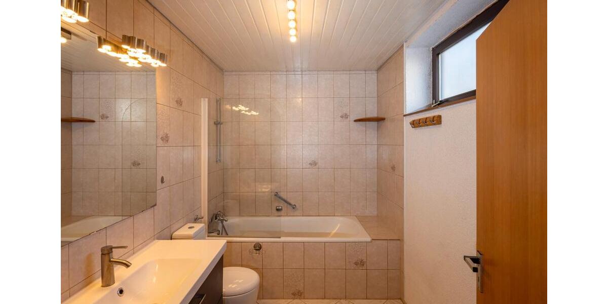 Einfamilienhaus Gundelsheim - 8 Zimmer, 260 m&sup2;, 585.000&euro; | Angebot:26305188