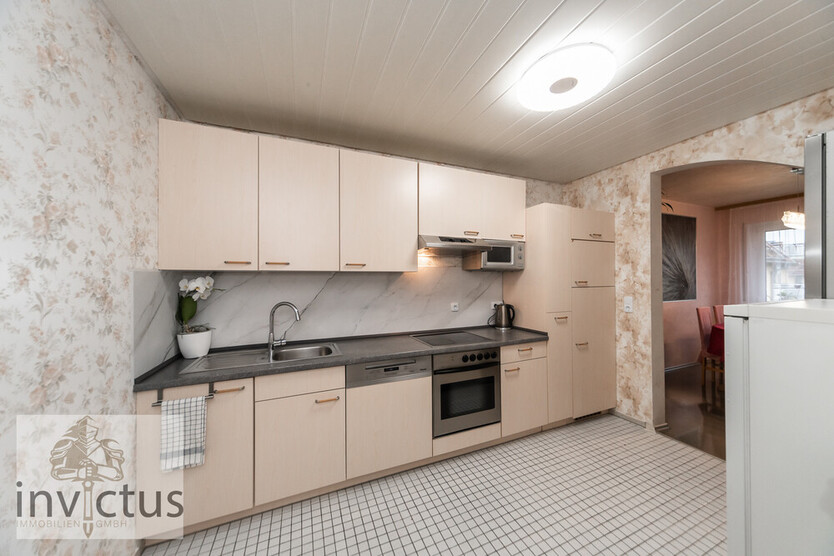 Modernisiertes Wohnung mit Balkon & Tiefgaragenstellplatz – zentral und ruhig gelegen 3 zimmer