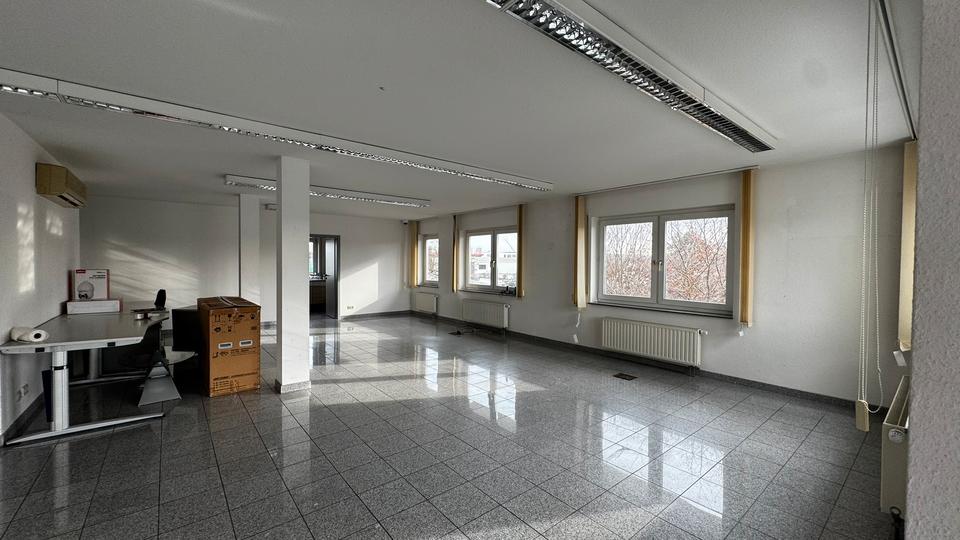 240m² Bürofläche auf einer Büroetage im modernen Bürogebäude, nähe Autobahn im Gewerbegebiet zimmer