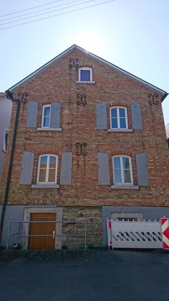 Wohnhaus mit Möglichkeiten zur Mieteinnahme zimmer