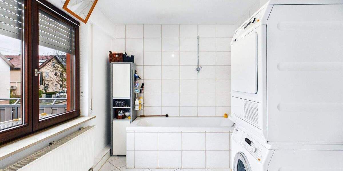 Mehrfamilienhaus, Wohnhaus Ludwigsburg Neckarweihingen - 6 Zimmer, 180 m&sup2;, 698.000&euro; | Angebot:25772242