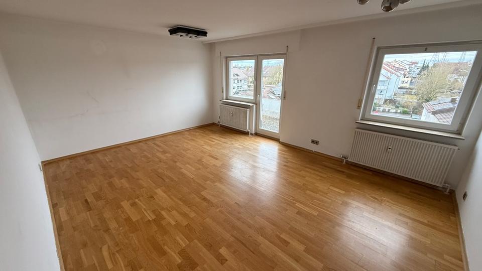 Dachgeschoßwohnung Freiberg am Neckar - 3 Zimmer, 82 m&sup2;, 900&euro; | Angebot:24878620